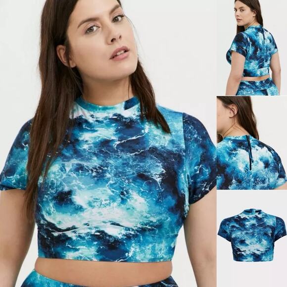 Torrid Cropped Short Sleeve Rashguard Water Waves - Picture 1 of 13